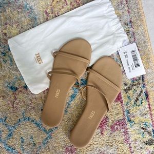BRAND NWT TKEES GEMMA SANDAL SIZE 8